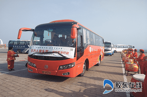 “千萬人游鄉(xiāng)村 旅行社在行動”發(fā)車儀式在旅游大世界廣場舉行