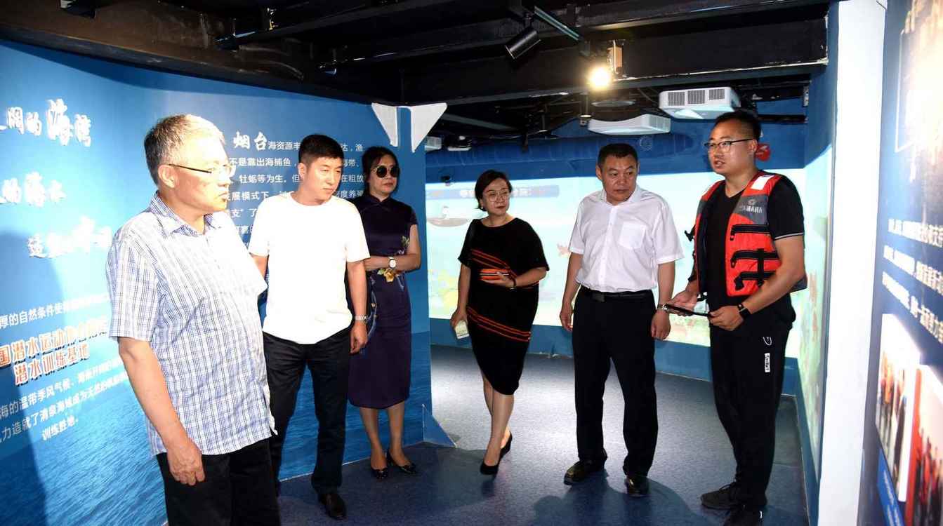 游客正在海洋牧場觀光拍照休閑的一組照片。牛立志攝