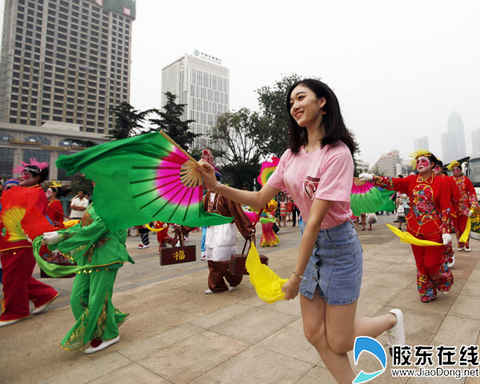 2017煙臺文化藝術季廣場演出（資料圖）