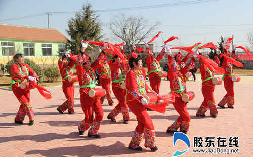 扭起秧歌跳起舞 熱熱鬧鬧過元宵(組圖)