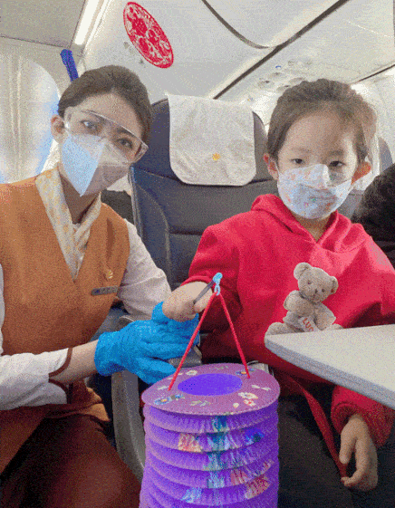 幸福航空舉辦“喜鬧元宵 幸福相伴”元宵節主題客艙活動