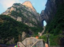 【新亞之旅】張家界、袁家界、煙雨張家界表演、天門山玻璃棧道、黃龍洞、猛洞河漂流、芙蓉鎮(zhèn)、鳳凰古城豪華雙飛五日
