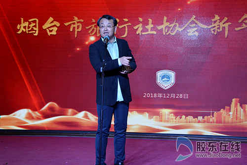 演員表演山東快板