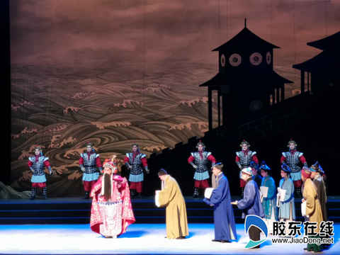 煙臺舉辦原創(chuàng)京劇《戚繼光》專場演出 慶祝建軍93周年