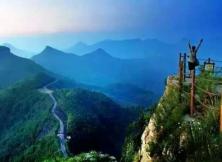 豪華酒店+溫泉+美食：沂水地下大峽谷 熒光湖水洞 天上王城二日游