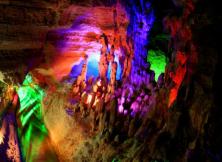 沂水美麗溶洞-天谷、雪山彩虹谷、天上王城汽車二日游