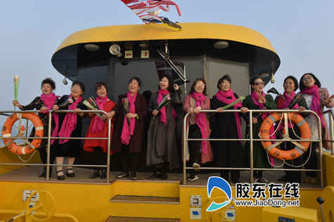 母親合唱團船頭高歌