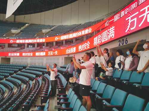 我跟黨走·家鄉蝶變丨精彩全運會 全媒體聚焦 采訪團走進國際港務區