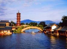 【超級至尊 A線豪華版】桂林.大漓江.世外桃源.銀子巖.古東瀑布.遇龍河漂流.雙飛5日游