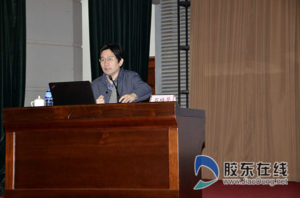 中國旅游智庫秘書長、南開大學(xué)博導(dǎo)、煙臺(tái)市全域旅游發(fā)展總體規(guī)劃項(xiàng)目組組長石培華作專題報(bào)告