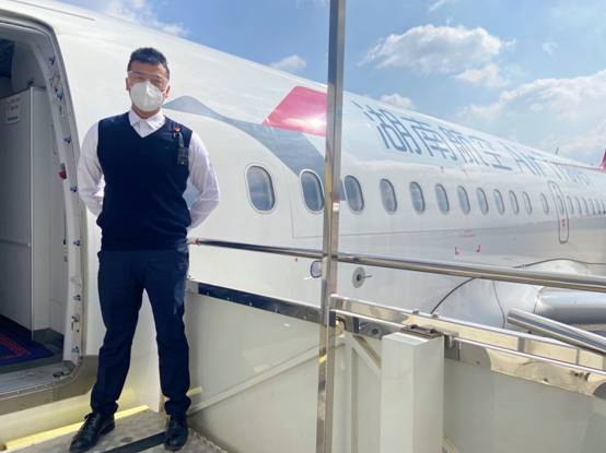 湖南航空安全員劉耀鳳：8年春運保障只為守護旅客安全