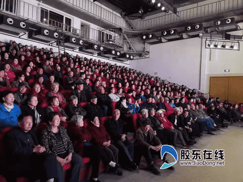 5觀眾在小劇場觀看演出