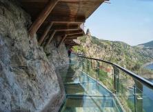 因為一客棧，愛上一小鎮，兩種住宿任你選：夜宿東夷悅灣主題客棧、五蓮四星酒店