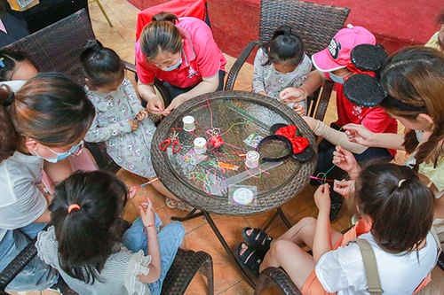 歐樂堡夢幻世界舉行五彩繩編織活動