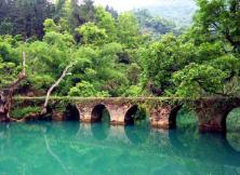 黃果樹大瀑布、荔波小七孔、西江苗寨精華6日游標準版