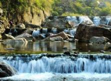 【新亞之旅】萬仙山+郭亮村+T太行山+八里溝漂流篝火大巴三日游