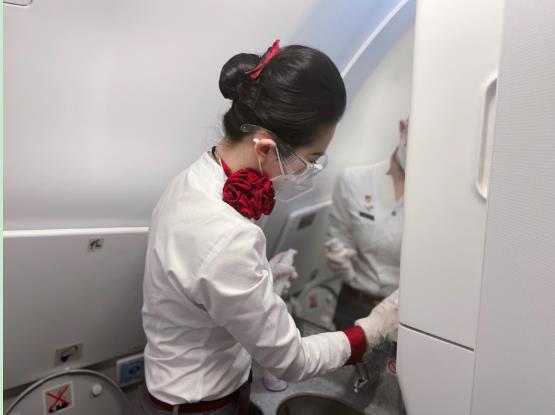 湖南航空乘務長馬韻萍:在平凡中綻放光芒 湖南航空乘務長馬韻萍:在平凡中綻放光芒