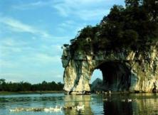 桂林、冠巖、銀子巖、大漓江、古東森林獨立成團雙飛五日游